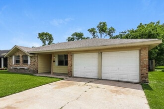 5751 Oakham St in Houston, TX - Building Photo - Building Photo