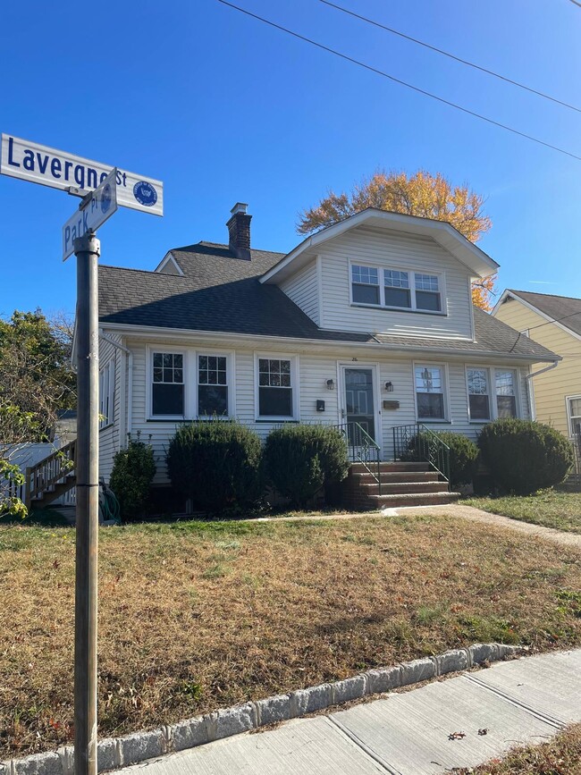 26 Lavergne St in Belleville, NJ - Building Photo - Building Photo