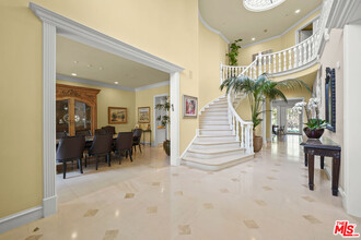525 N Hillcrest Rd in Beverly Hills, CA - Building Photo - Building Photo