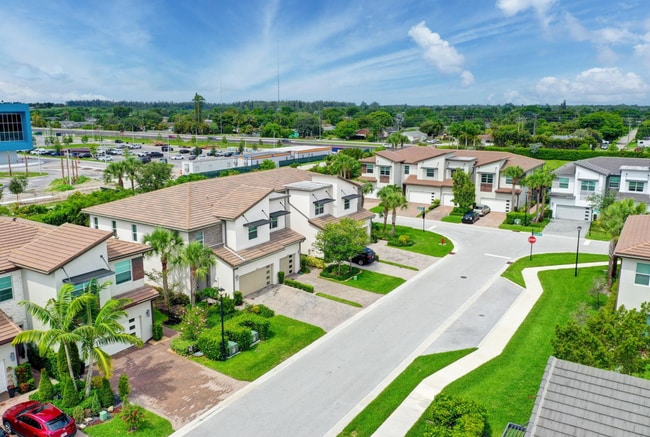 9075 Kingsmoor Wy in Wellington, FL - Building Photo - Building Photo