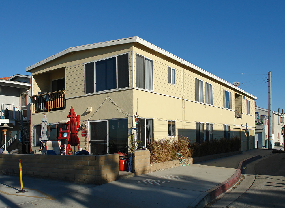 418 E Oceanfront in Newport Beach, CA - Foto de edificio