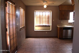 1528 Sierra De Oro Dr in El Paso, TX - Building Photo - Building Photo