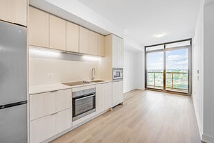 86 Dundas St E in Mississauga, ON - Building Photo