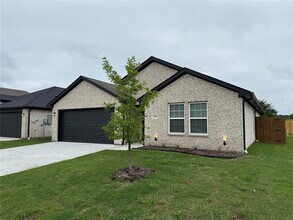 1305 Brad Kellar Dr in Greenville, TX - Building Photo - Building Photo