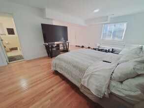 42 Dora St, Unit 5 in Stamford, CT - Building Photo - Building Photo