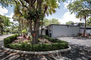 6380 Jack Rabbit Ln in Miami Lakes, FL - Building Photo