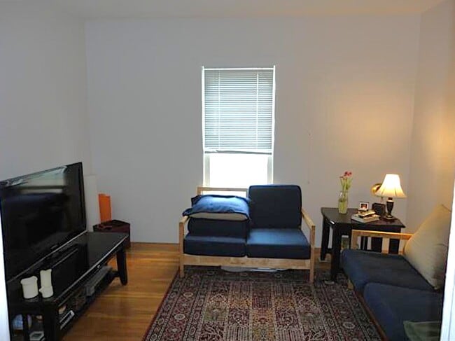 69 Raymond Ave, Unit 1 in Somerville, MA - Foto de edificio - Building Photo