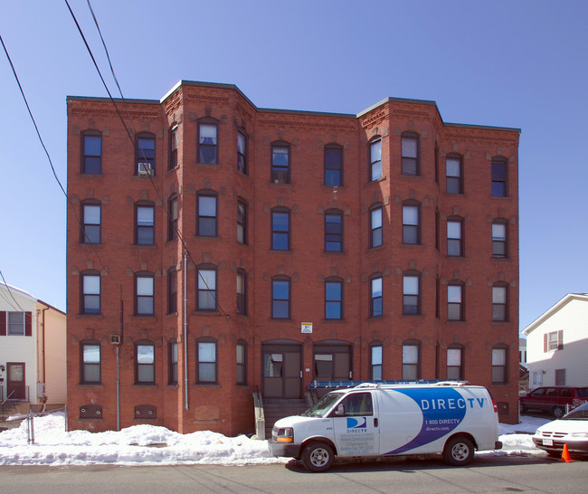 65-67 Center St in Holyoke, MA - Foto de edificio - Building Photo