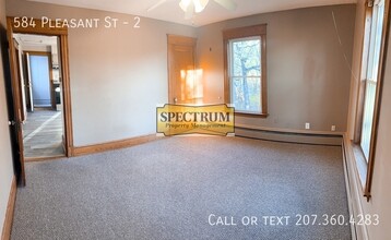 584 Pleasant St in Lewiston, ME - Foto de edificio - Building Photo