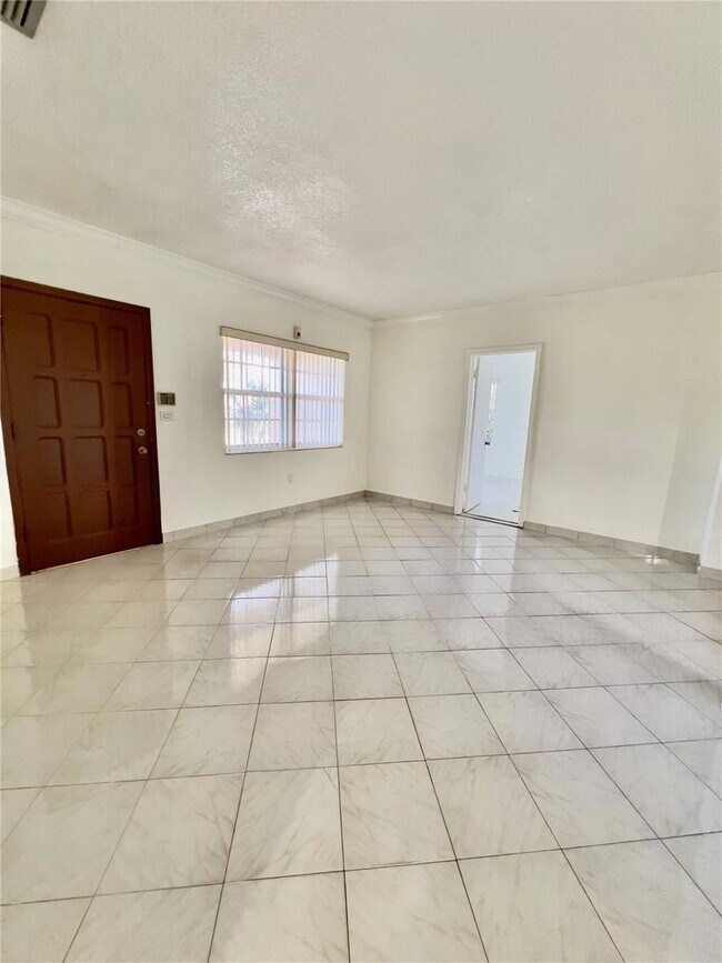 2101 SW 81st Ave in Miami, FL - Building Photo - Building Photo