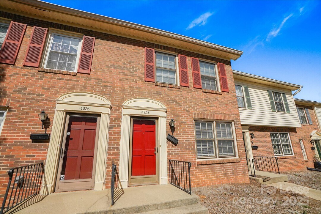 4624 Old Lantern Way in Charlotte, NC - Building Photo