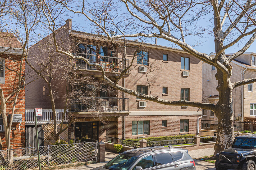 615 Ovington Ave in Brooklyn, NY - Building Photo