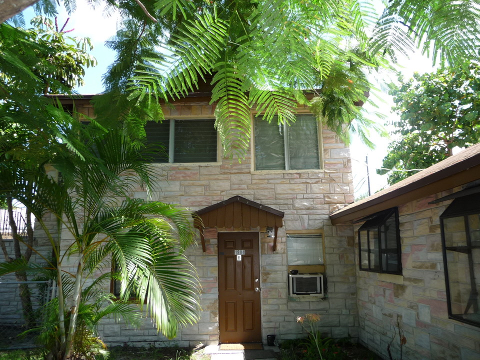 1904 Roosevelt Rd in Hollywood, FL - Building Photo