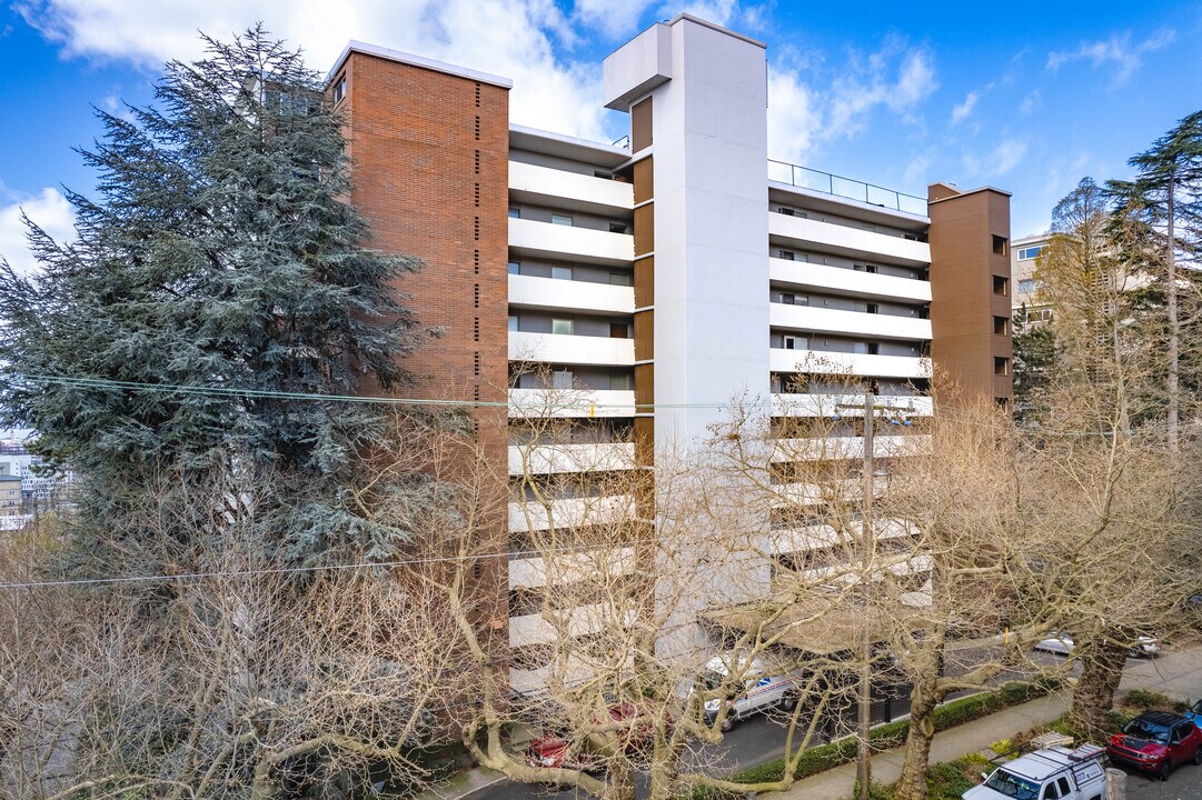 Lamplighter in Seattle, WA - Building Photo