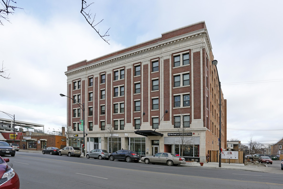 Historic Strand Apartments in Chicago, IL - Building Photo