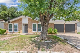 10100 Woodglen Dr in Austin, TX - Building Photo