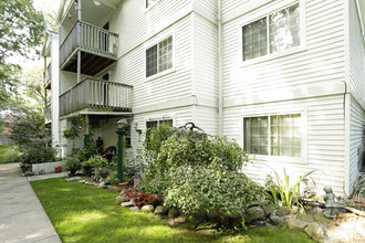 Oak Forest Apartments in Wyoming, MI - Building Photo - Building Photo