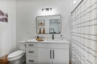 3131 Fleur Dr in Des Moines, IA - Building Photo - Building Photo