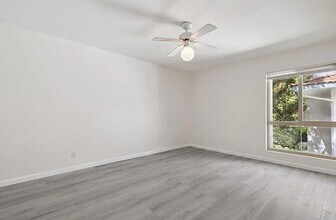 4716 Park Granada, Unit 199 in Calabasas, CA - Foto de edificio - Building Photo