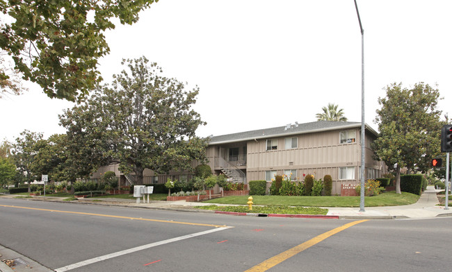 The Riviera Apartment in San Jose, CA - Foto de edificio - Building Photo