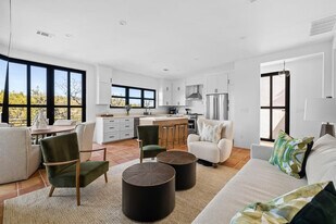 2701 Bumble Bee Dr in Spicewood, TX - Building Photo