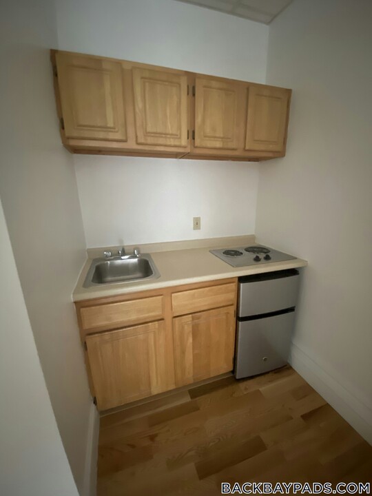 405 Beacon St in Boston, MA - Building Photo