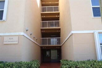519 E Sheridan St, Unit 1082 in Dania Beach, FL - Building Photo - Building Photo