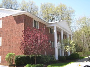 Bellair Apartments in Niles, OH - Foto de edificio - Building Photo