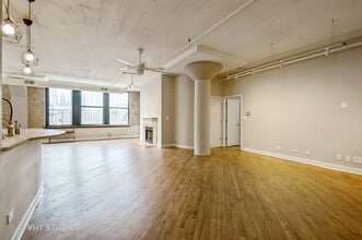 411 W Ontario St, Unit 623 in Chicago, IL - Foto de edificio - Building Photo