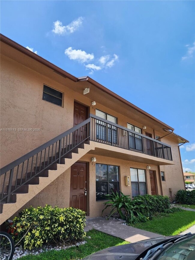 10046 Winding Lake Rd in Sunrise, FL - Building Photo - Building Photo