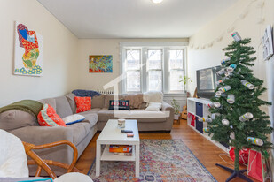 322 Saint PAUL, Unit 2 in Brookline, MA - Building Photo