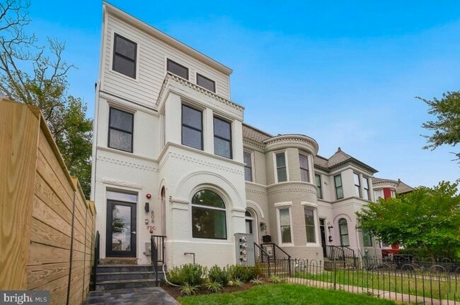 808 12th St NE, Unit #3 in Washington, DC - Building Photo - Building Photo