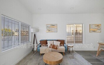 730 E 48th St in Los Angeles, CA - Building Photo - Building Photo