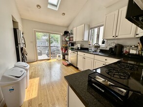 33 Park St, Unit 2 in Medford, MA - Foto de edificio - Building Photo