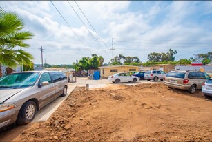 2525 Sweetwater Rd in National City, CA - Foto de edificio - Building Photo