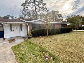 2706 Canary Dr in Brunswick, GA - Building Photo