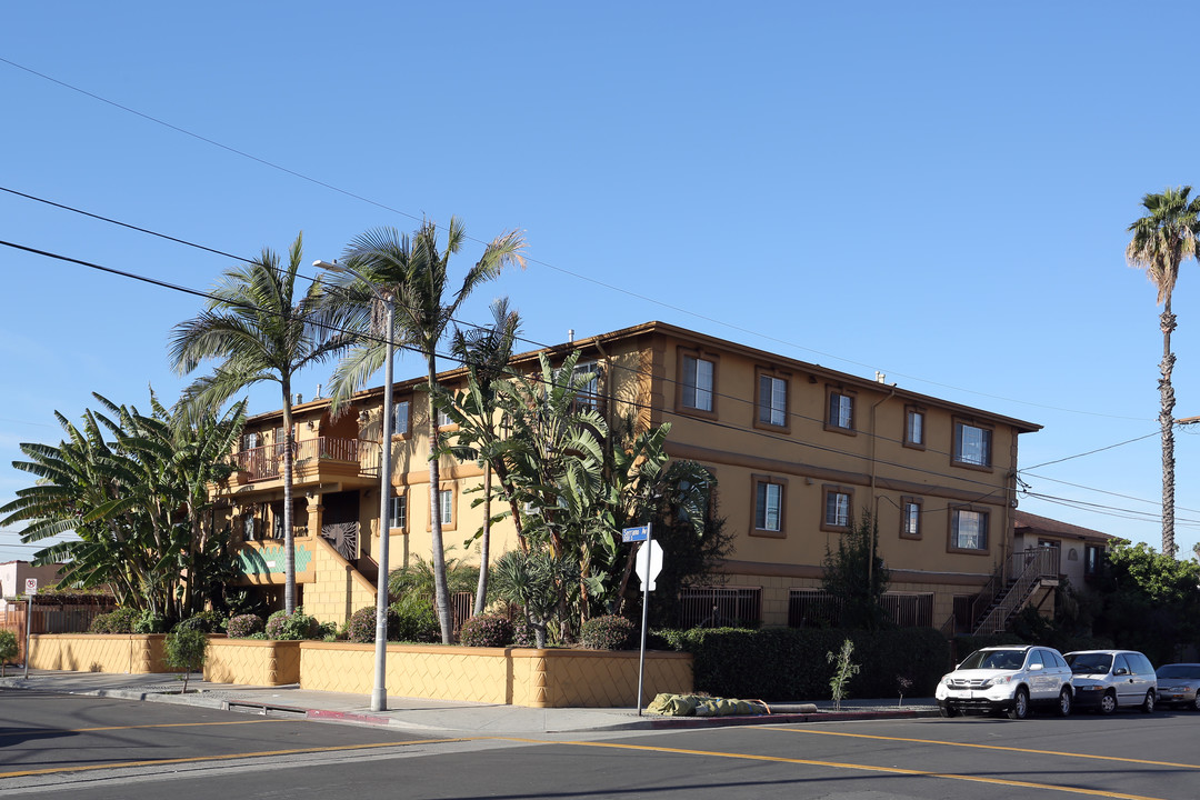 1207 S Serrano Ave in Los Angeles, CA - Foto de edificio