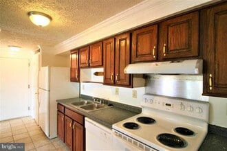 19517 Gunners Branch Rd in Germantown, MD - Building Photo - Building Photo