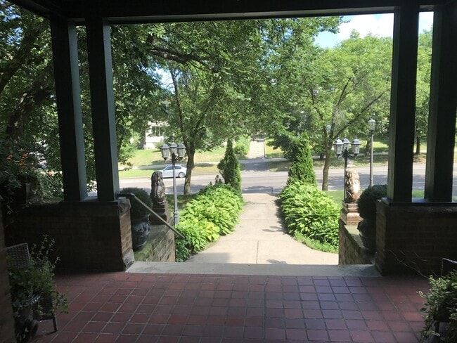 550 Summit Ave in St. Paul, MN - Building Photo - Building Photo