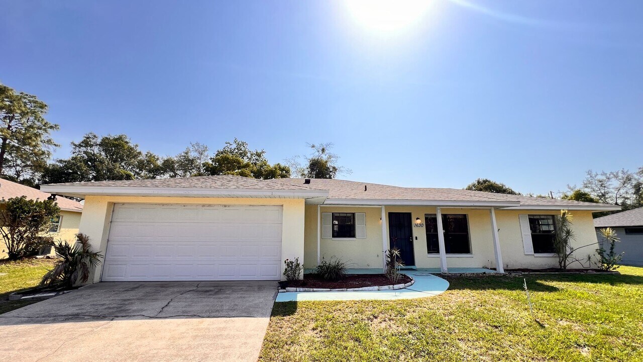 1630 Fentress Ave in Deltona, FL - Building Photo