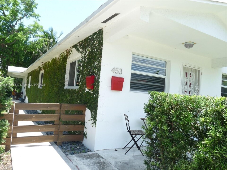 453 NE 70th St in Miami, FL - Building Photo