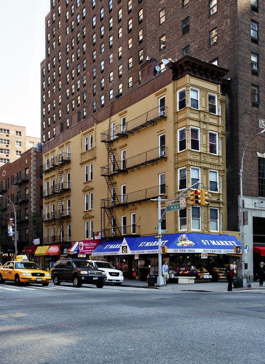 363 W 57th St in New York, NY - Building Photo