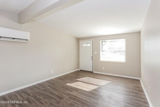 4653 Haldis Ave in Jacksonville, FL - Building Photo - Building Photo