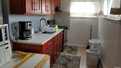 18 Julian Pl-Unit -upper in Island Park, NY - Building Photo - Building Photo