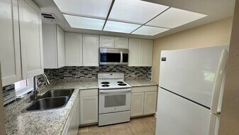 1556 SE Royal Green Cir