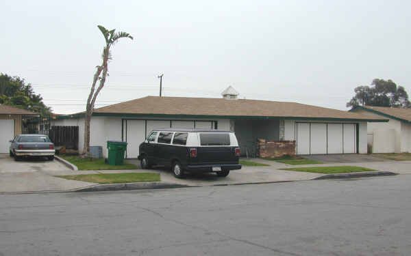 147 S Wayfield St in Orange, CA - Foto de edificio - Building Photo