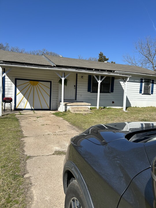 505 E Pine St in Malakoff, TX - Building Photo