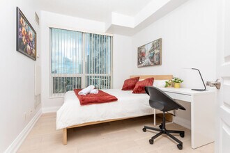 18 Yonge St, Unit SI ID1403779P in Toronto, ON - Building Photo - Building Photo