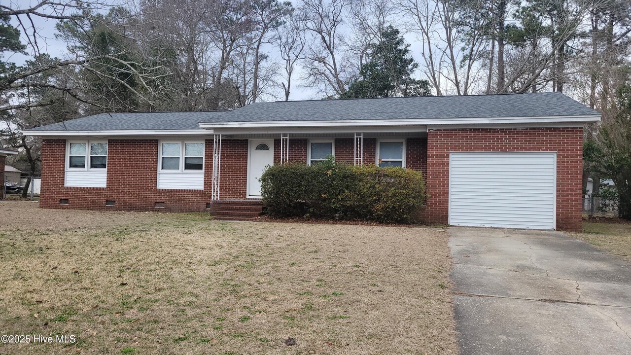 302 Brookfield Dr in Wilmington, NC - Foto de edificio