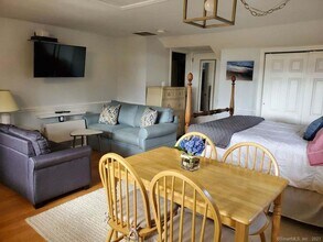 27 Gled Hill St in Stonington, CT - Building Photo - Building Photo